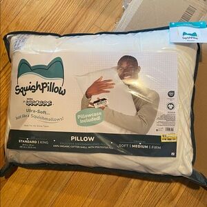 NEW Squishpillow by squish mellows  standard size medium Ultra-Soft White Pillow